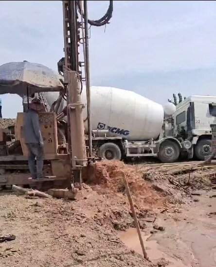 阜南岩石井施工